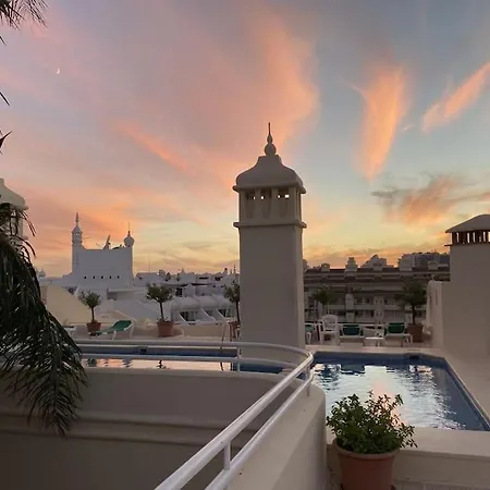 Unique With Rooftop Pool & Amazing Views