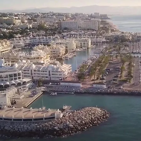 Unique With Rooftop Pool & Amazing Views Apartment *