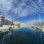 Unique With Rooftop Pool & Amazing Views