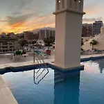 Unique With Rooftop Pool & Amazing Views Lägenhet